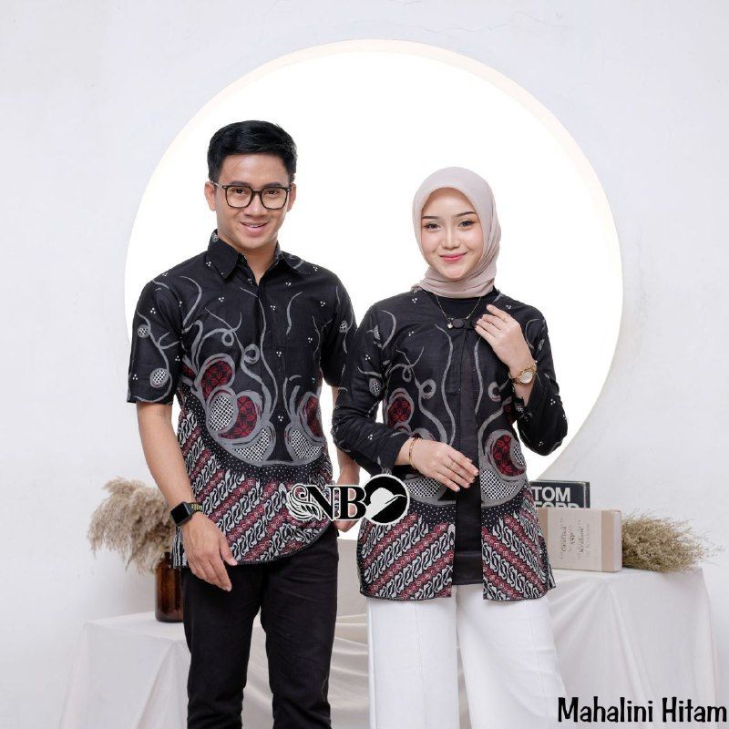 Couple Batik Motif Mahalini Hitam Blouse Batik Atasan Wanita Jumbo Hem Pria Batik Moderen