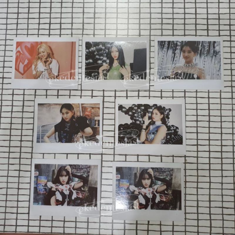 STAYC ISA YOON J SIEUN SUMIN POLAROID YOUNGLUV YOUNG LUV VER