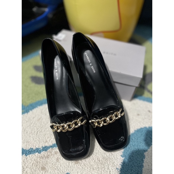 Preloved sepatu kerja sepatu cewek wanita merek Charles And Keith