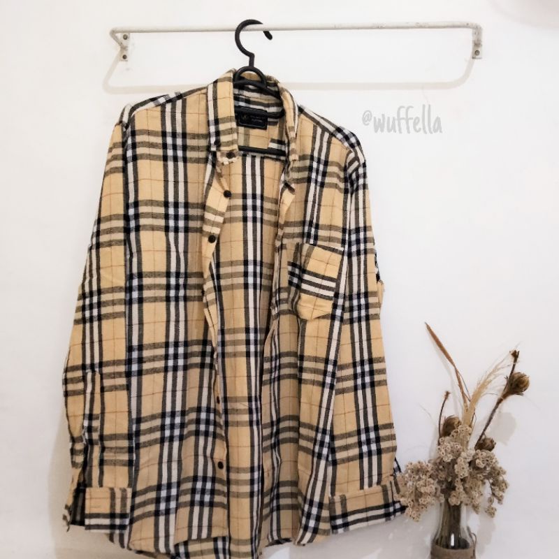 Outer / kemeja oversize wanita motif kotak kotak