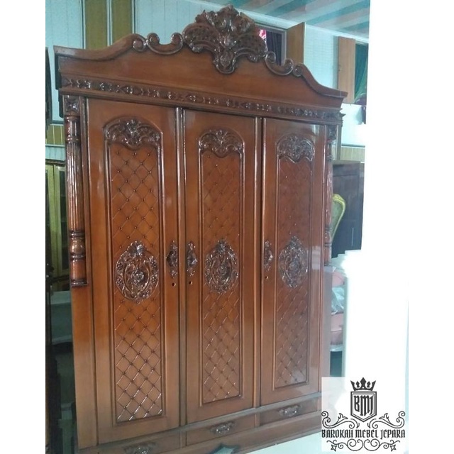 lemari pakaian jati Jepara 3 pintu ukir gunungan