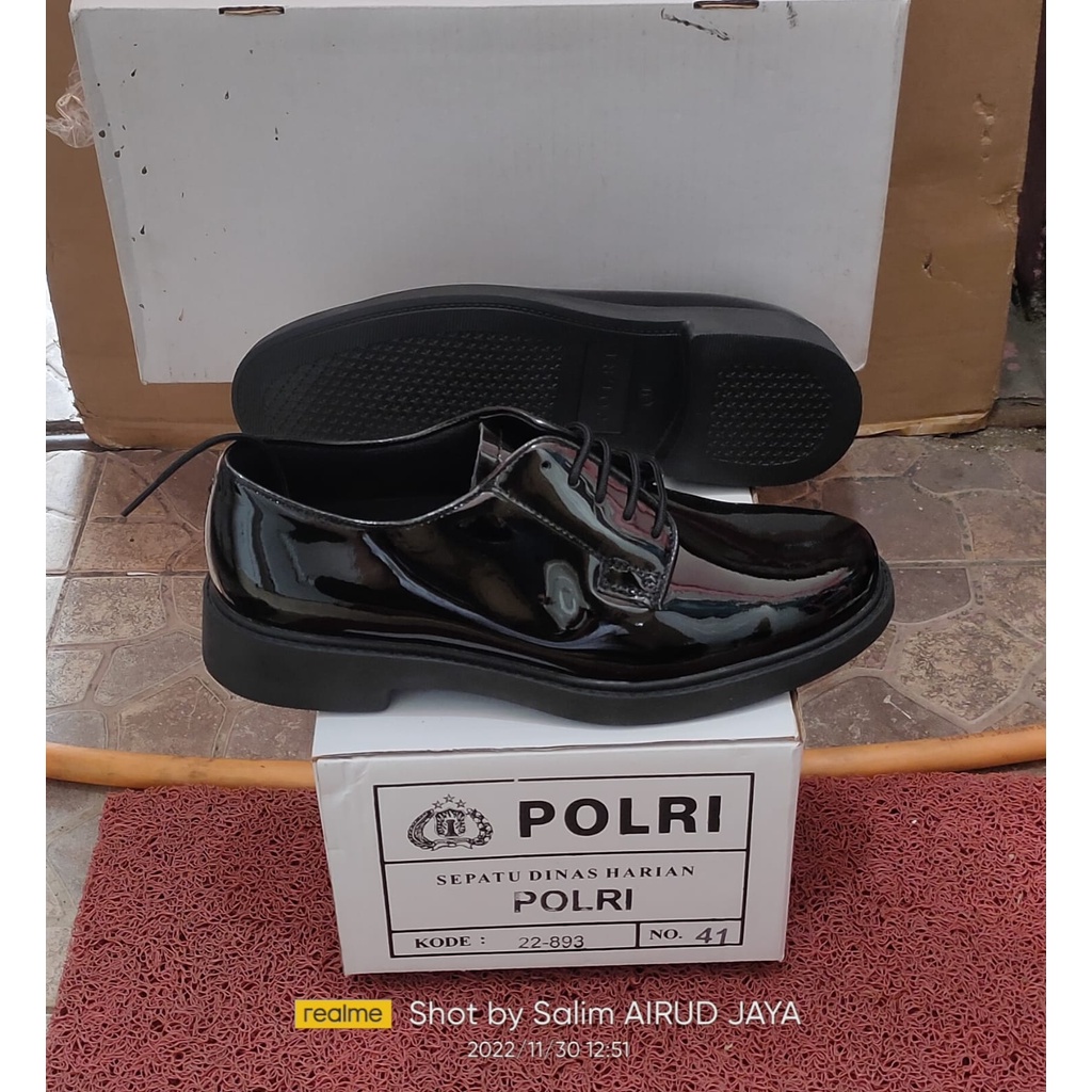 sepatu PDH kilap jatah pembagian polri