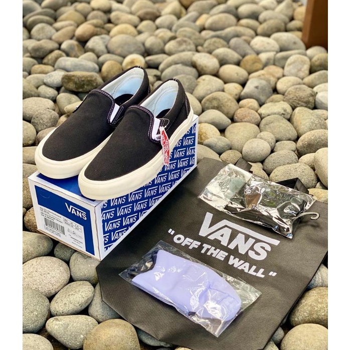 SEPATU SLIPON VANS SLIPON OG BLACK WHITE PREMIUM MADE IN CHINA. SEPATU PRIA TERMURAH BERKWALITAS