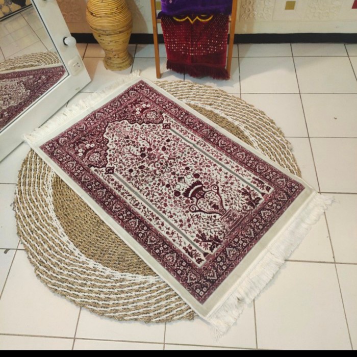 Sajadah SAJADAH TURKI TEBAL/ Sajadah savatex dasar putih uk 70x110cm(A4L5) Sajadah Wangi Jumbo Sajad