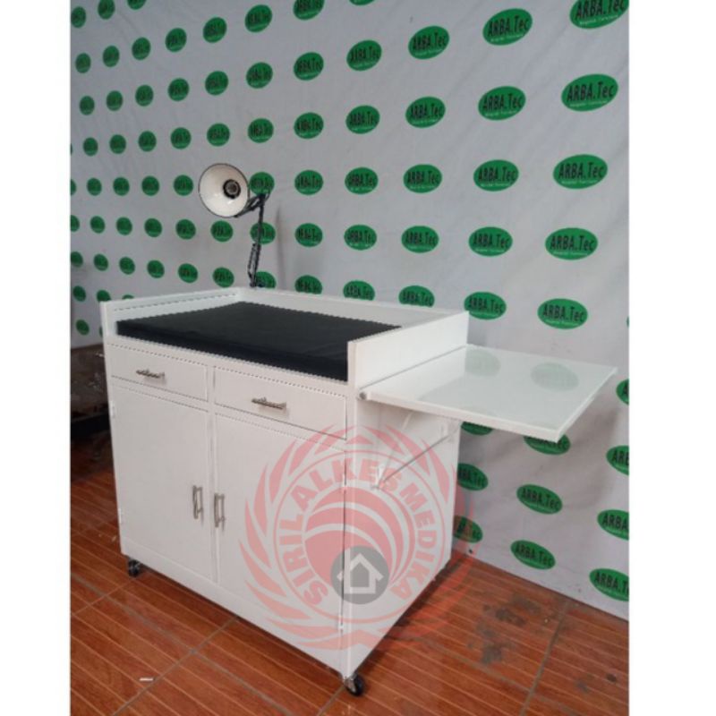 Meja Resusitasi+lampu sorot/meja Resusitasi bayi+lampu sorot