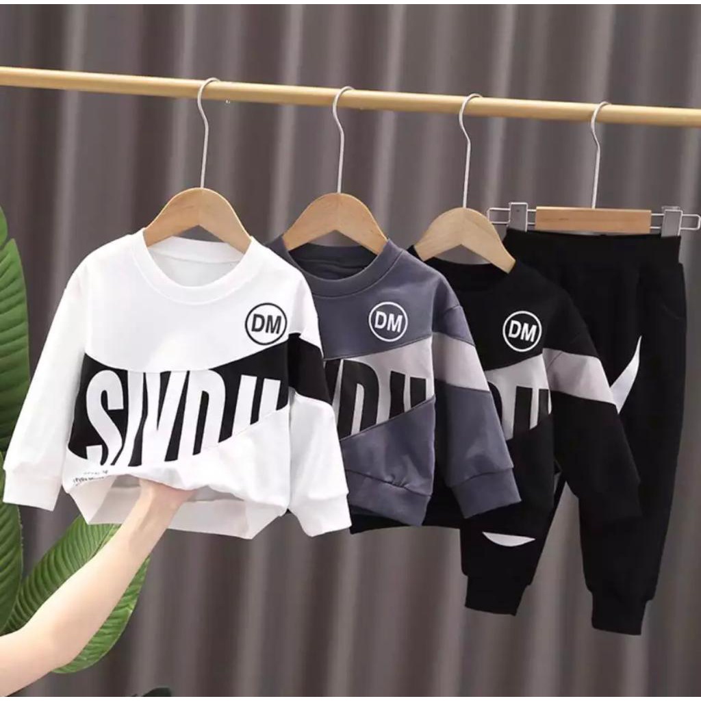 FASHION SETELAN SWEATER CELANA JOGGER BAYI ANAK MOTIF DM USIA 6 BULAN-5 TAHUN BAHAN BABYTERRY TERBARU TERMURAH/ FASHION SETELAN SWEATER CELANA JOGGER BAYI ANAK LAKI-LAKI/ TRENDY FASHION SETELAN SWEATER CELANA JOGGER BAYI ANAK PEREMPUAN