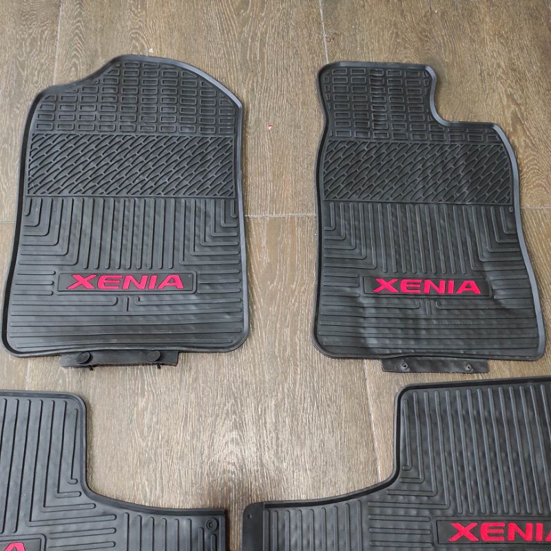 karpet full set karet mobil daihatsu all new xenia 2012 sampai 2021 hitam logo merah 2020 2019 2018 2017 2016 2015 2014 2013