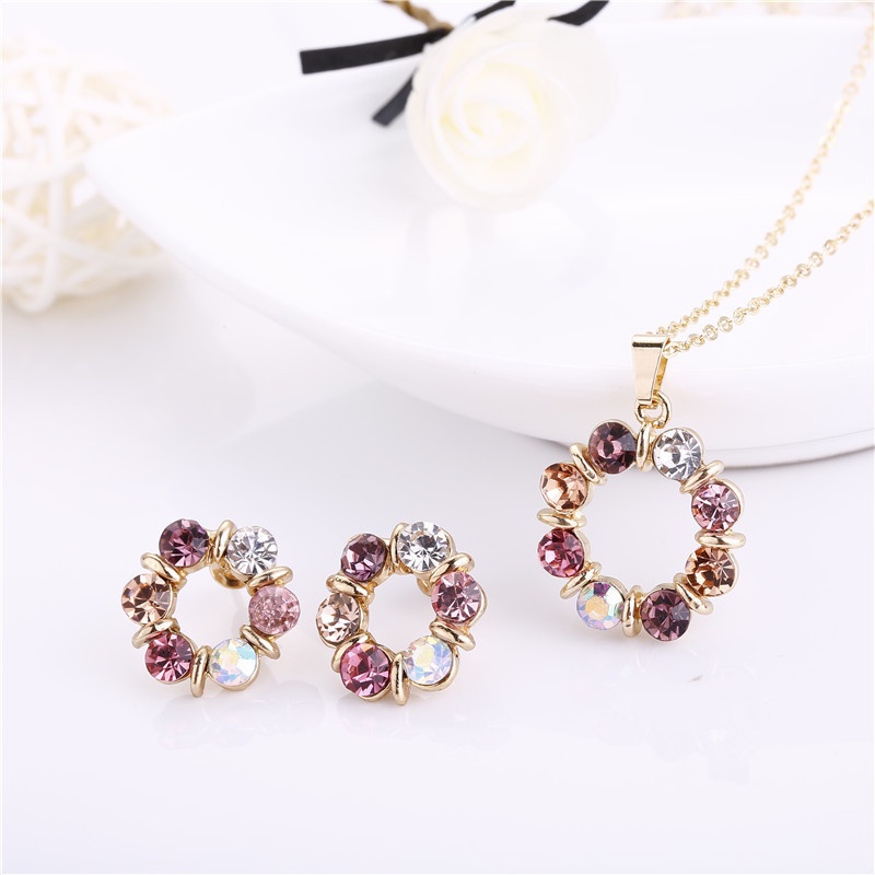 Pernikahan Pacaran Ulang Tahun Aksesoris Hadiah Glaring Zirkon Alloy Set Perhiasan Indah Pink Wanita Stud Anting Berwarna Berlian Imitasi Liontin Kalung
