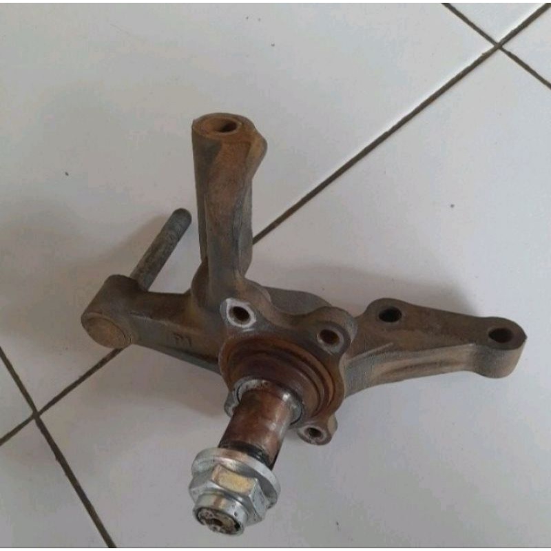 kenakel belakang kiri hyundai avega