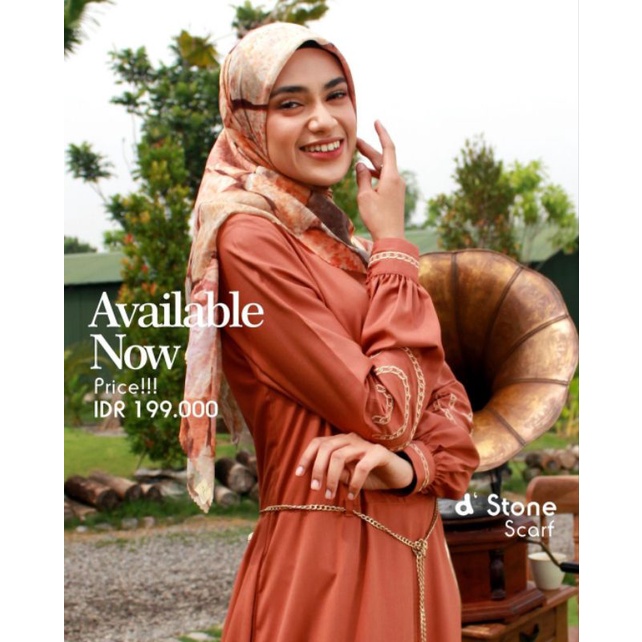SCARF/SCRAFT/JILBAB SEGIEMPAT DANNIS D'STONE