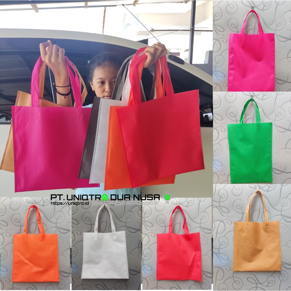 

Tas Spunbond Tenteng Polos 20x20
