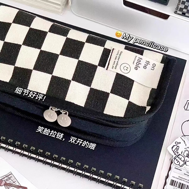 KOTAK PENSIL SLETING KOREA / PREMIUM AESTHETIC PENCIL CASE LARGE CAPACITY / STATIONERY ORGANIZER / CHESS SMILE PENCIL CASE / TEMPAT ALAT TULIS GEOMETRI JEPANG KAPASITAS BESAR / KOTAK PENSIL SERBAGUNA UNTUK SEKOLAH KANTOR KULIAH / PLAID PENCIL CASE