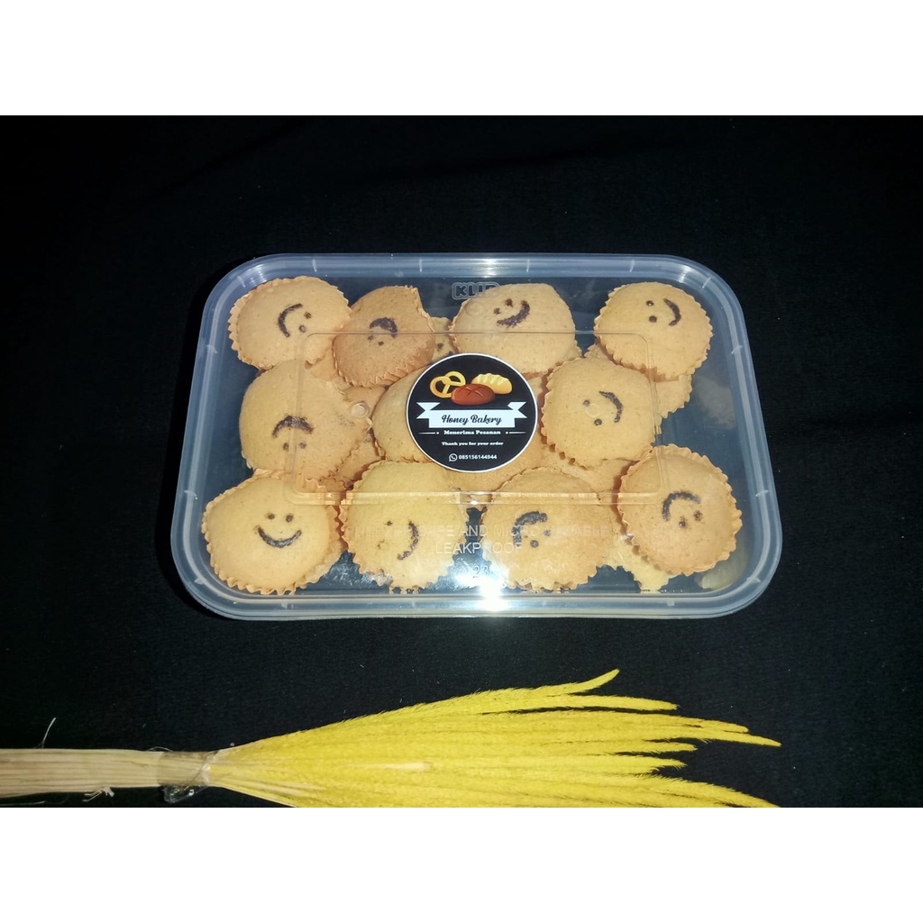 

Cemilan ringan - box besar - murah - enak dan lezat