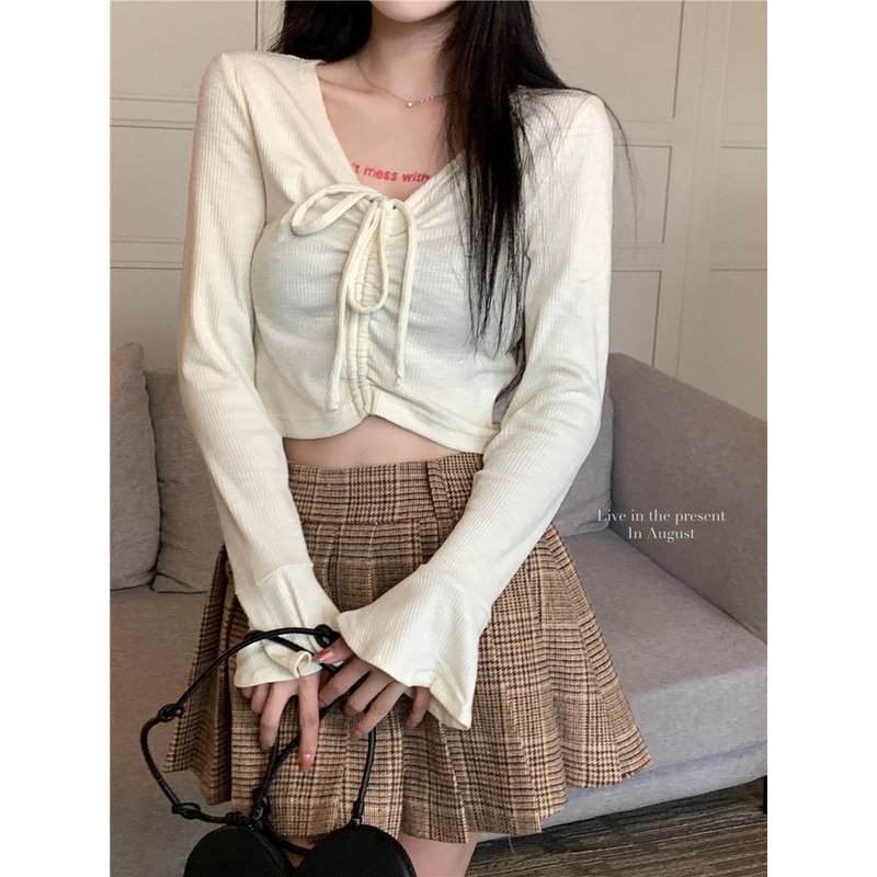 Red Gadis Seksi V-Leher Serut Lengan Panjang T-shirt Wanita Musim Gugur Keinginan Murni Gaya Pinggang Tinggi Terkena Pusar Rasa Desain Niche Slim atasan Pendek