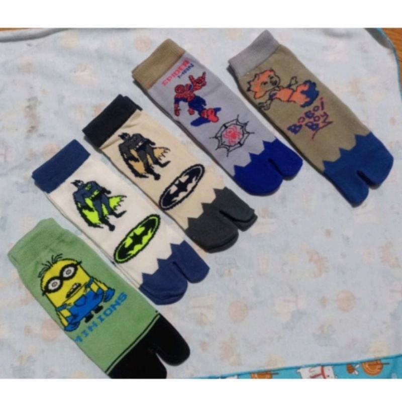 kaos kaki jempol karakter anak Tk-sd motif Boy &amp; Girl 7-10 tahun bahan nilon spandek lembut dan sangat nyaman dipakai