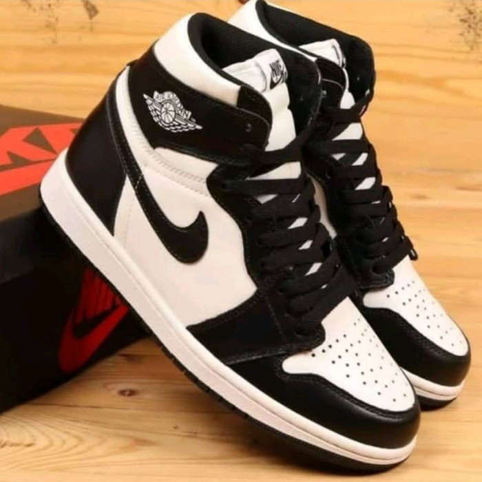 NIKE AIR JORDAN HGHT BLACK AND WHITE ~MADE IN VIETNAM