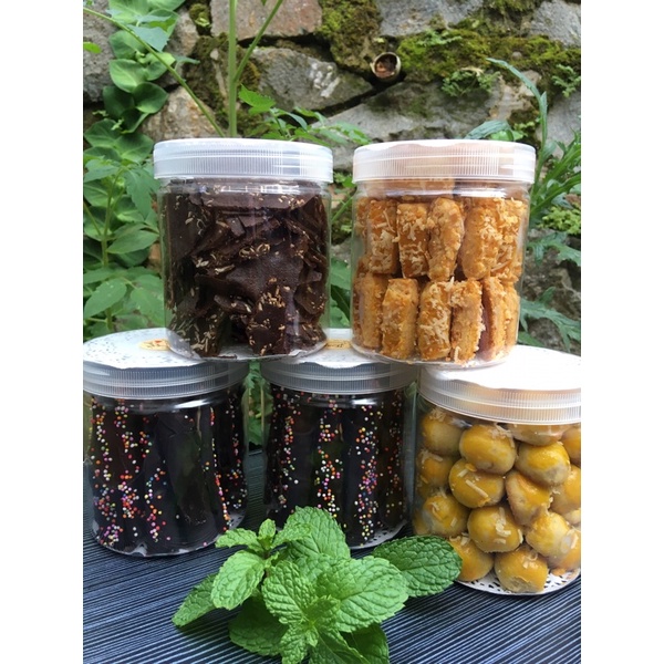 

Kue / Cemilan / Kue Lebaran / Kue Hari Raya