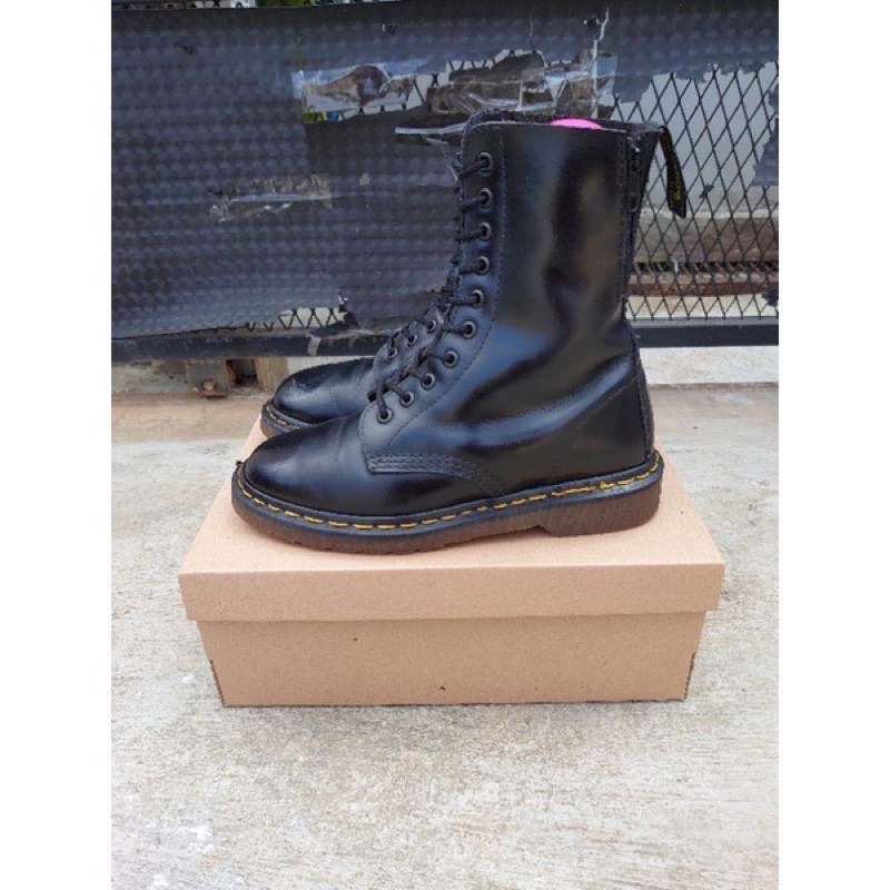 dr. martens 1490 black smooth