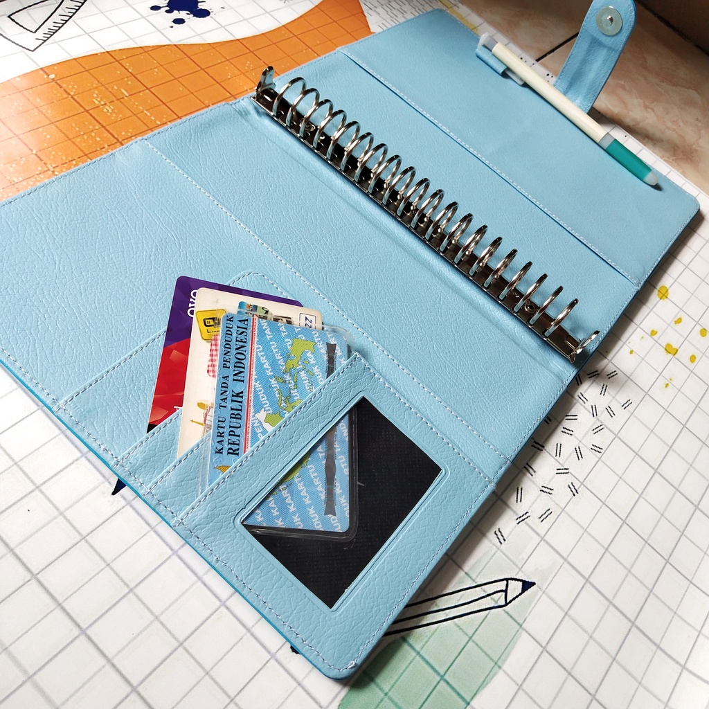 

Binder Motif Paris Je taime Ukuran A5 20ring Dan B5 26ring Bahan Kulit Sintetis Glossy Binder