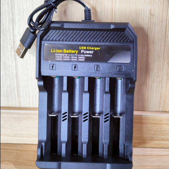 CHARGER BATERAI 18650 14500 3.7V 4.2V USB POWERED 4 SLOT BATTERY CAS