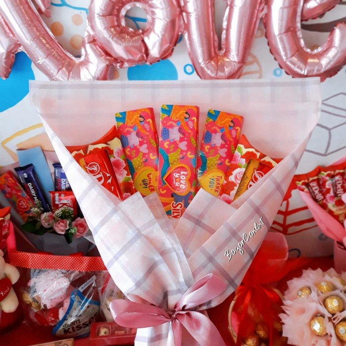 

Buket Valentine Mix Coklat Silverqueen Delfi