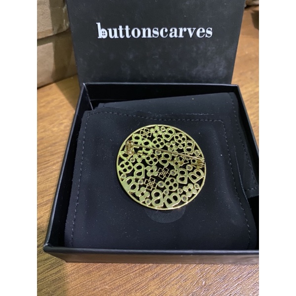 Buttonscraves Bros Monogram curve