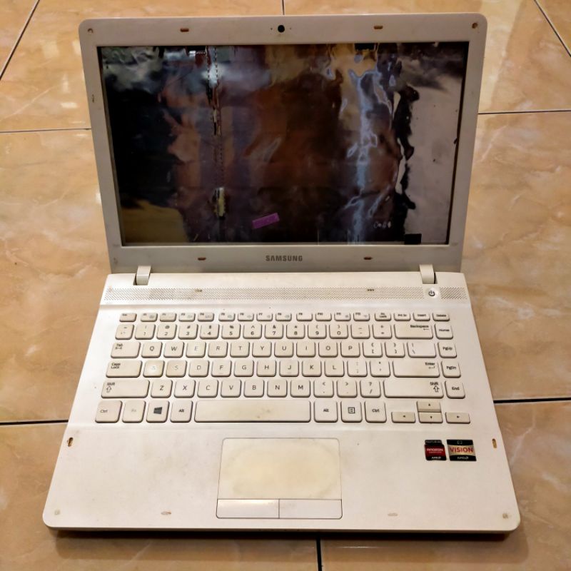 Cassing Casing kesing Case Laptop Samsung 275E NP275E4V