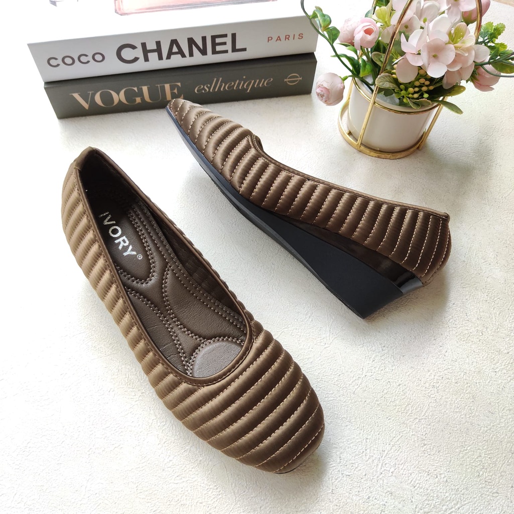 IVORY  Sepatu Wanita Wedges Jumbo 41-44 Satin B646-C1