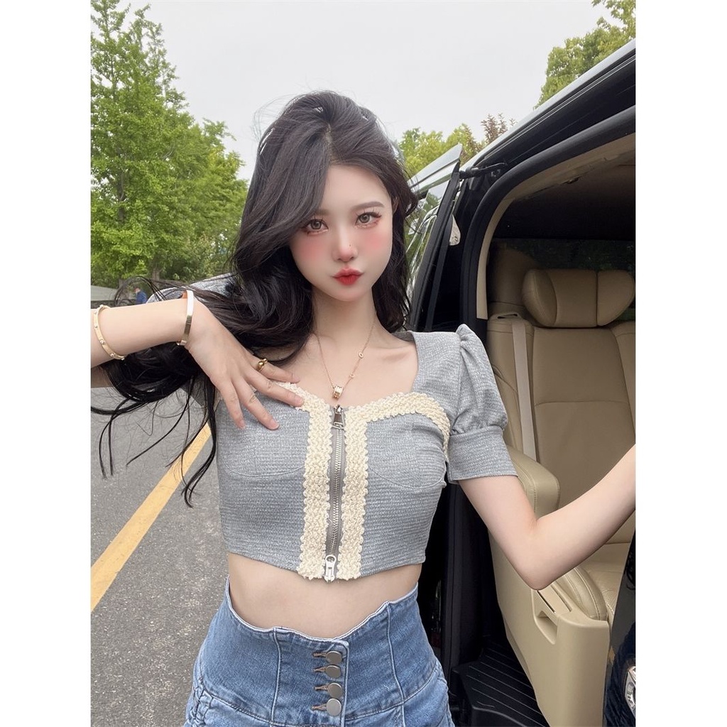 Red Sweet Spice Girls Leher Persegi Klavikula Lengan Pendek T-Shirt Wanita Musim Panas Bahasa Perancis Temperamen Pendek Desain Jahitan Niche Atasan