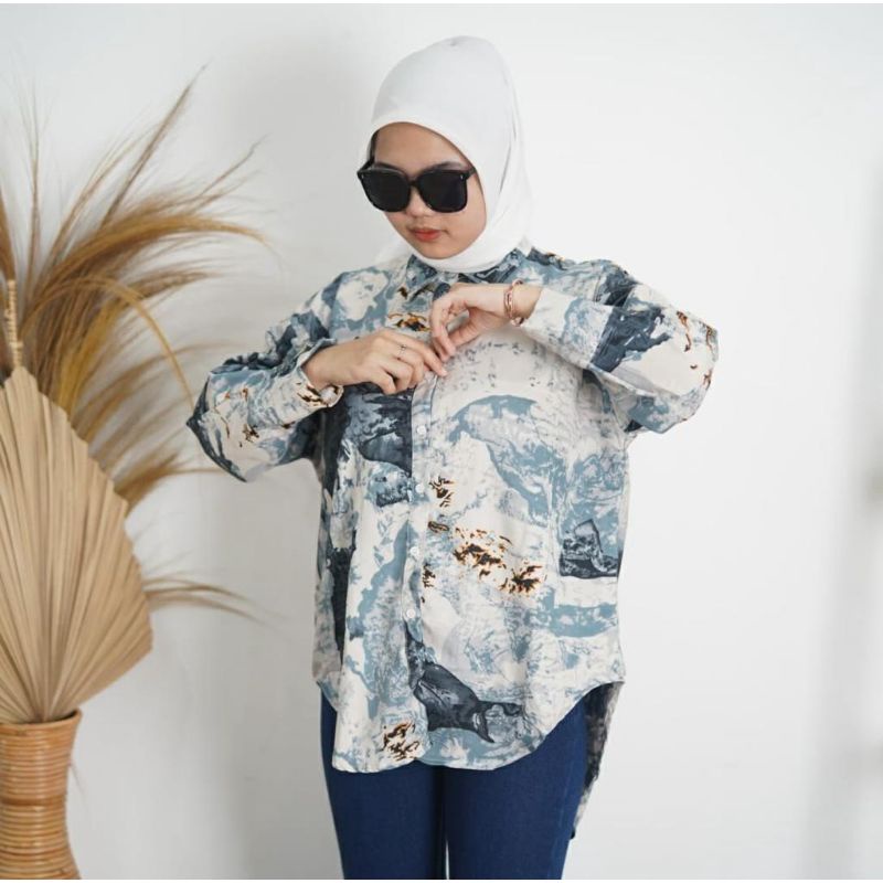 KEMEJA OVERSIZE SHAKILA ABSTRAK