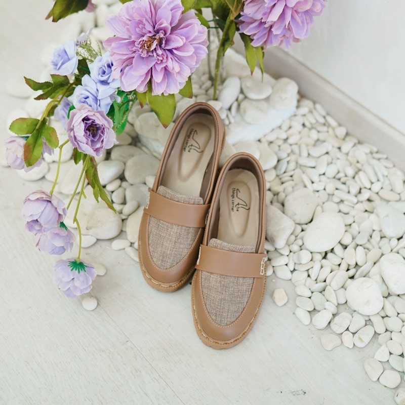 GRETA - Sepatu wanita / Loafers wanita/ Docmart wanita