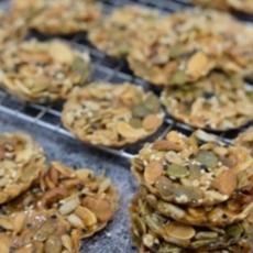 

Model terkini Paket Bahan Florentine Cookies lengkap plus kacang mede/ Trial Mix Florentine SKN