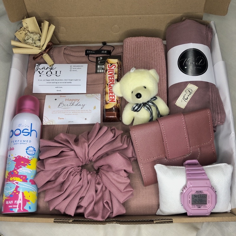 

KADO HAMPERS GIFT BOX HIJAB PARFUM BUKET BUNGA ULANG TAHUN CEWEK PACAR WISUDA ANNIVERSARY BIRTHDAY