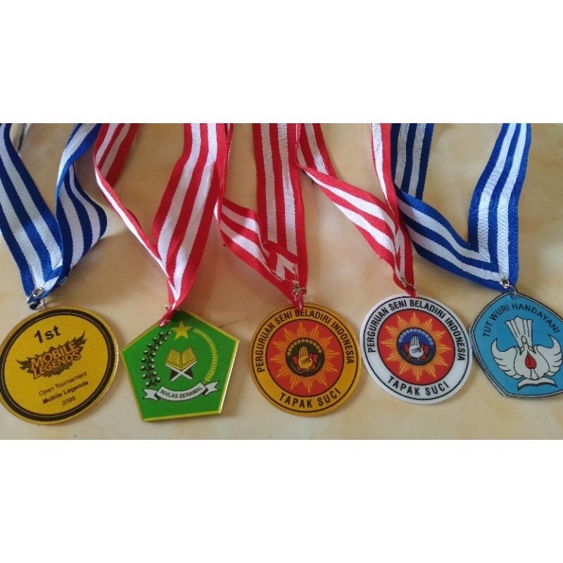 Medali Wisuda Akrilik Custom