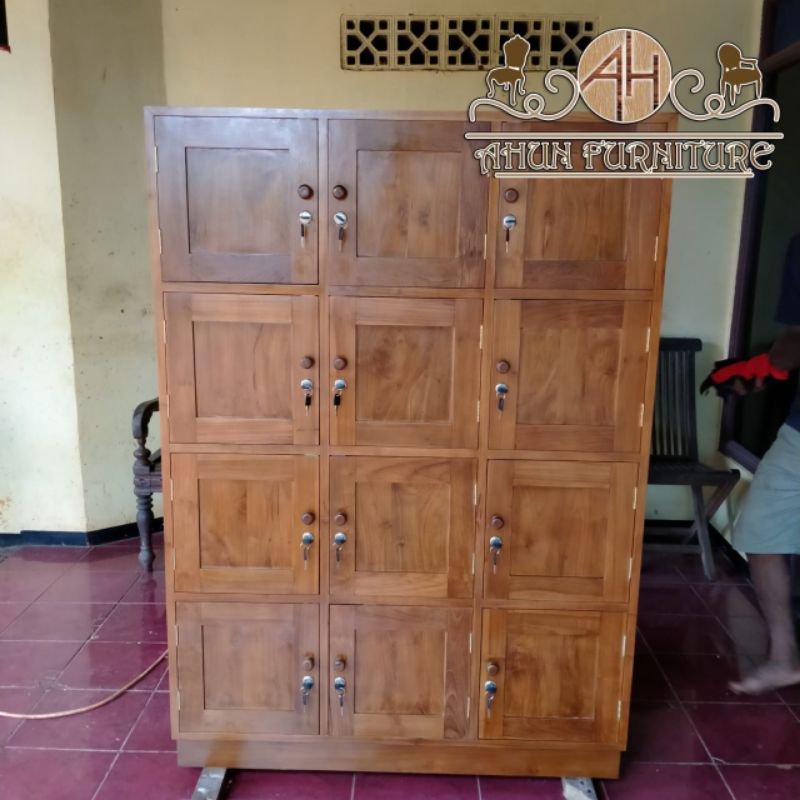 almari loker kayu