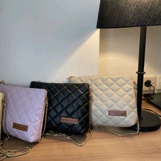 Wening Clutch Moonzaya