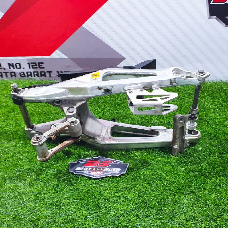 Jual SWING ARM APRILIA SXV ORIGINAL PNP KLX 150 DTRACKER SUPERMOTO