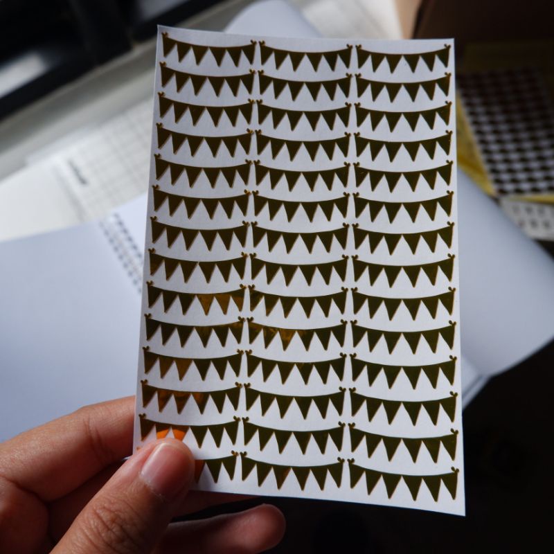 sticker bendera bunting flag gold emas jurnal planner scotlet emas gold