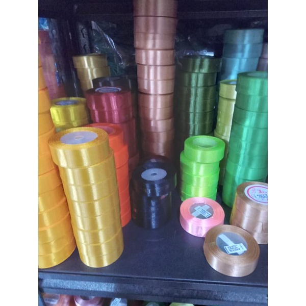 

PITA SATIN COCOK UNTUK HIASAN KADO LEBAR PITA 2CM PANJANG 20YARD