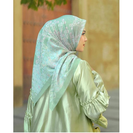 HIJAB SEGI EMPAT WONDERLAND MOTIF TERBARU VOAL LASER CUT