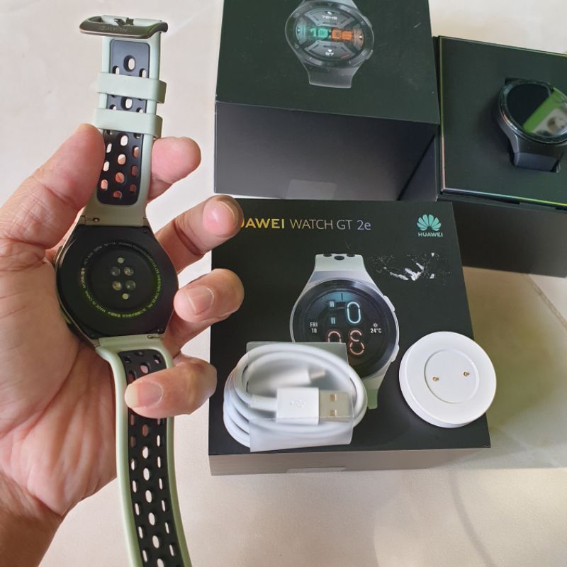 Huawei watch GT 2e warna hijau mint kondisi mulus dan lengkap