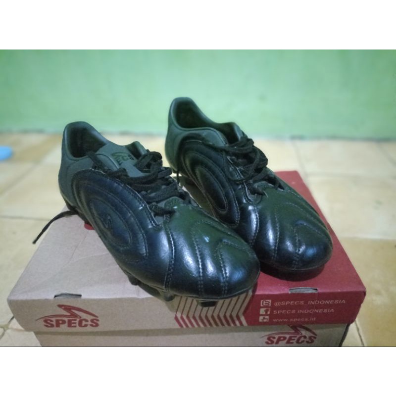 Sepatu Bola Specs Barricada Fuerza FG