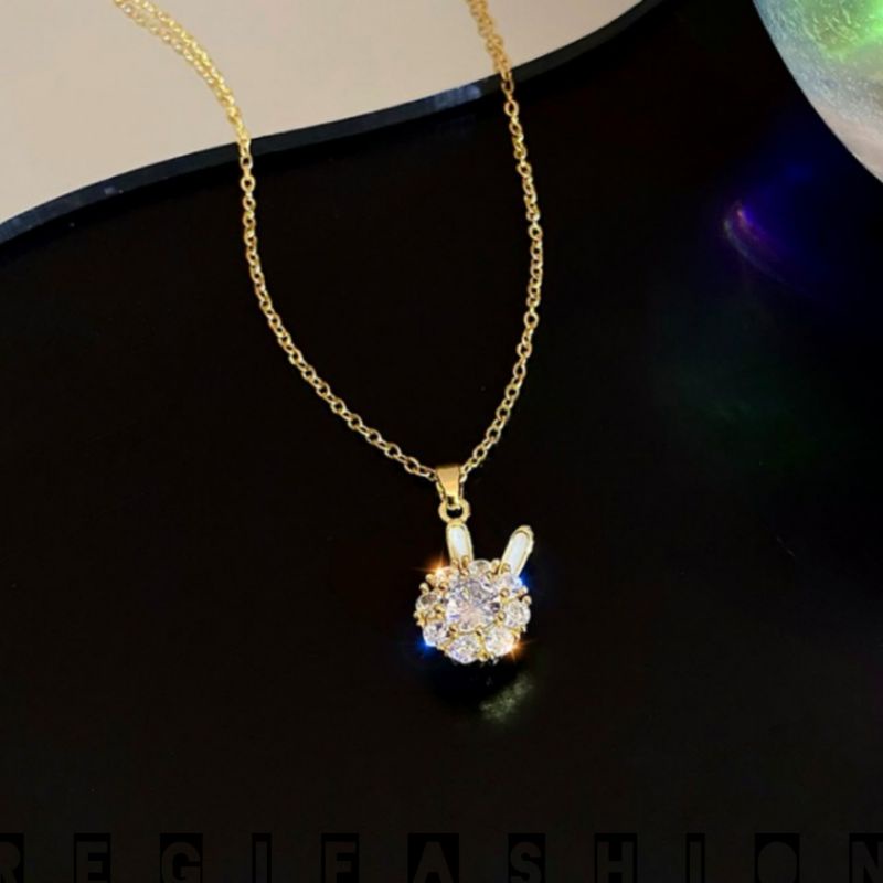 { Bayar Ditempat } Kalung Titanium Wanita Emas 18K Liontin Kelinci Permata Cristal Bisa Berputar Kalung Wanita Korea Model Kekinian Anti Karat Tidak Luntur