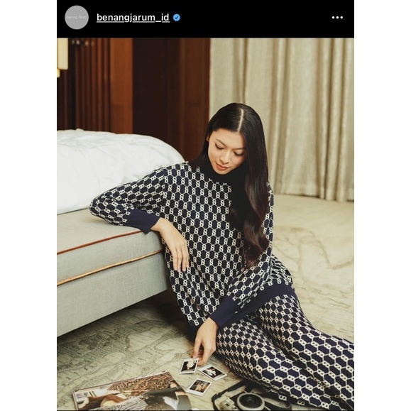 benang jarum signature comfy sweatshirt navy