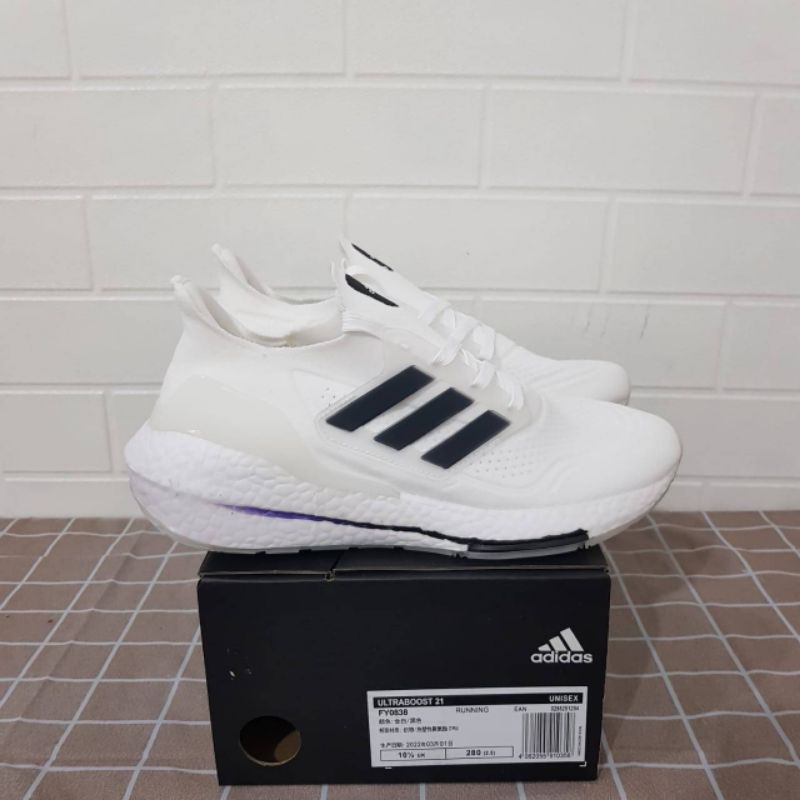 ADIDAS ULTRABOOST 21 white black