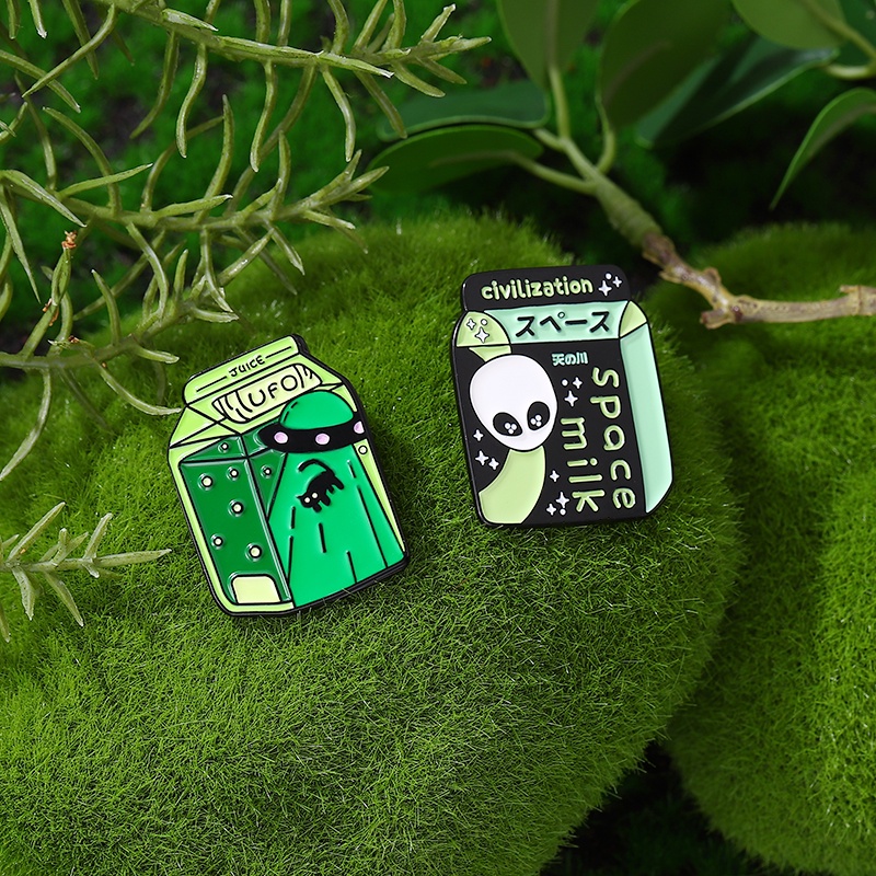 Lucu Colorful Space Milk Enamel Pin Alien Penyihir Kucing Setan Bros Lencana Kerah Pin Kartun Semesta Perhiasan Hadiah Untuk Anak-Anak Teman