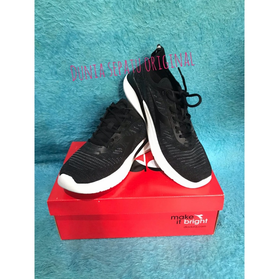 Sepatu running diadora Black / Sekolah / Hitam DIARU220404B DIA ERBIA