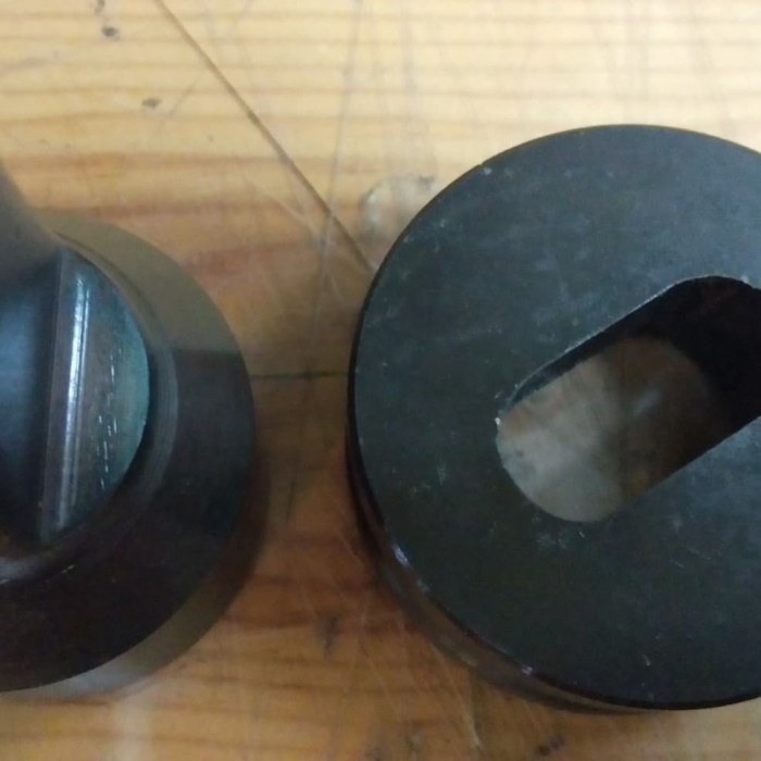 

Kol Mata Punch Dies Oval Merk Rider 815