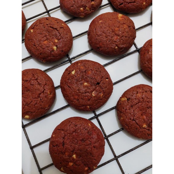 

RED VELVET CHOCO CHIPS CHEWY COOKIES