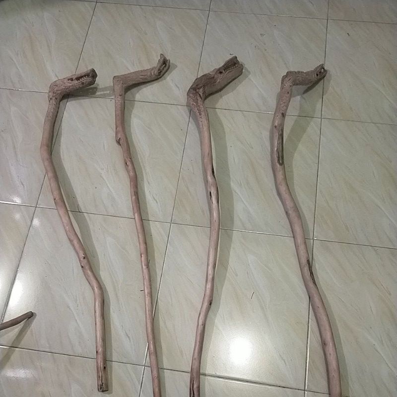 TONGKAT JALAN KAYU SETIGI UKIR